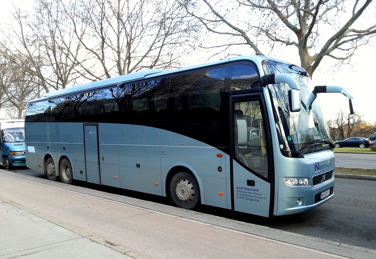 VOLVO 9900 von Napravnik Reisen aus �sterreich am 31.1.2014 in Wien,Wagramerstr. gesehen.