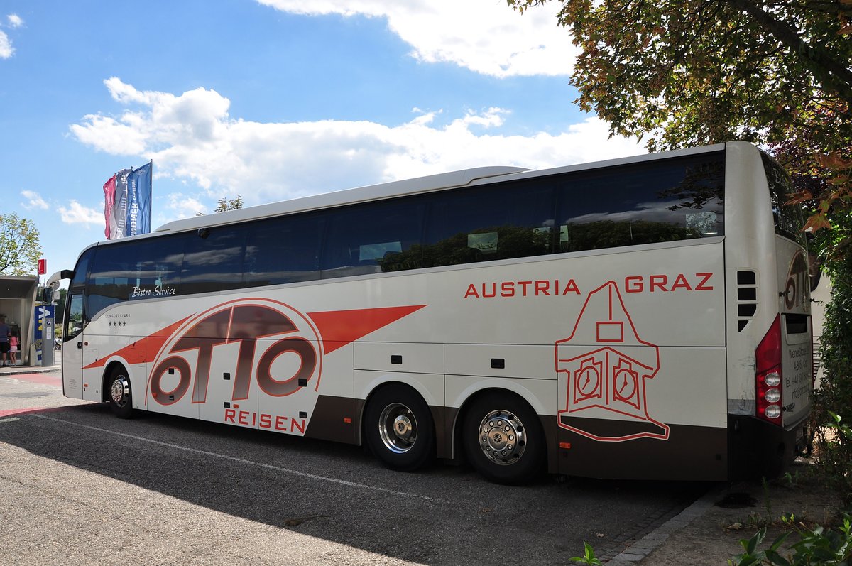Volvo 9900 von Otto Reisen aus �sterreich in Krems gesehen.