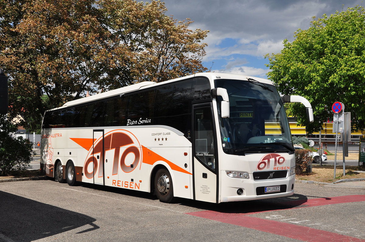 Volvo 9900 von Otto Reisen aus �sterreich in Krems gesehen.