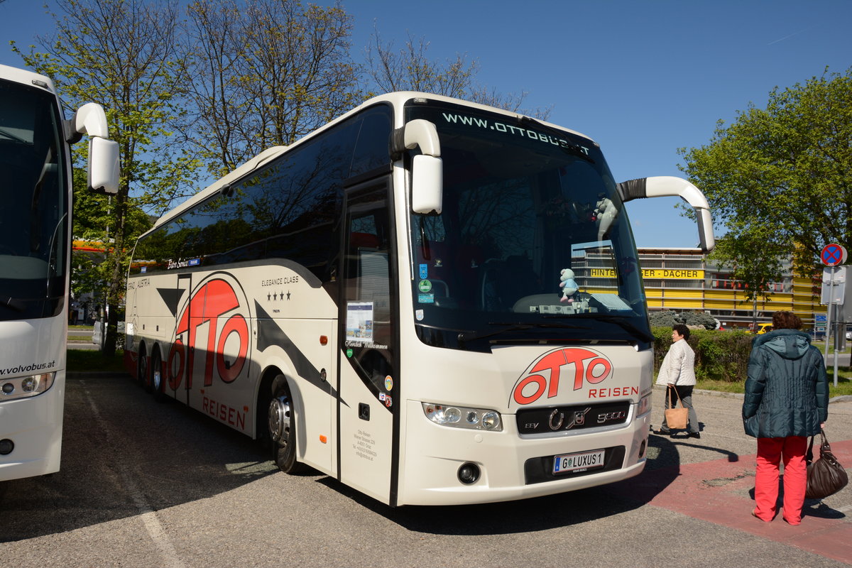 Volvo 9900 von Otto Reisen aus �sterreich in Krems gesehen.