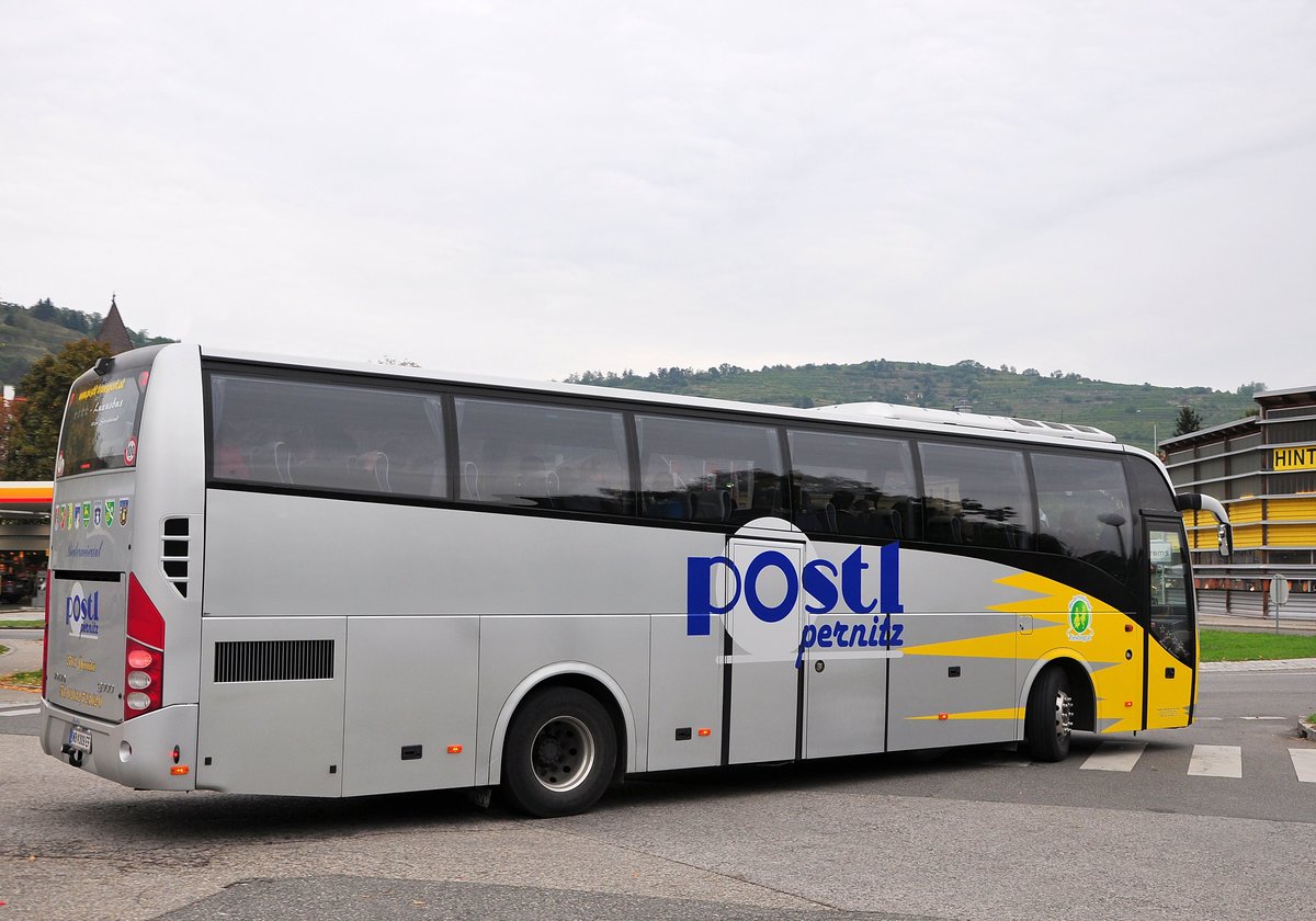 Volvo 9900 von Postl Reisen aus Nieder�sterreich in Krems gesehen.
