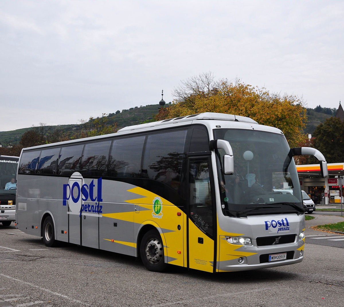Volvo 9900 von Postl Reisen aus Nieder�sterreich in Krems gesehen.