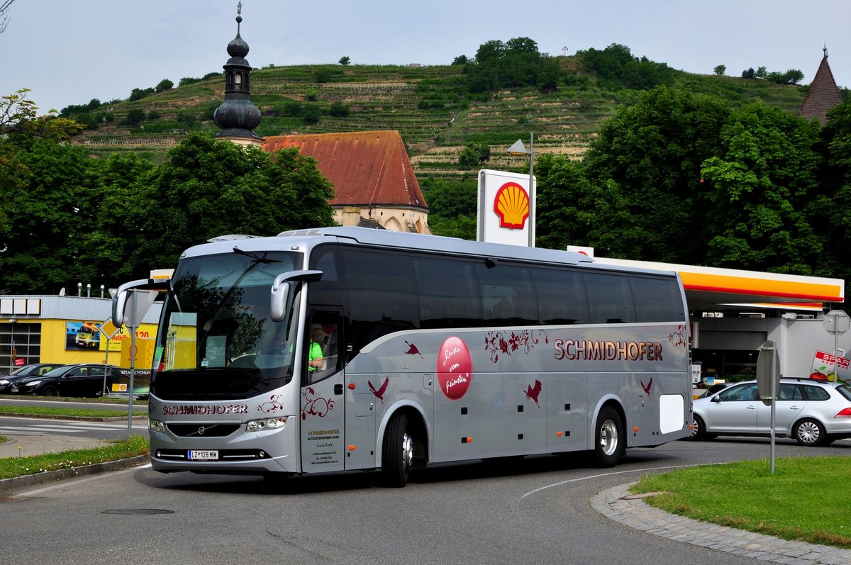 Volvo 9900 von Schmidhofer Reisen aus �sterreich in Krems.
