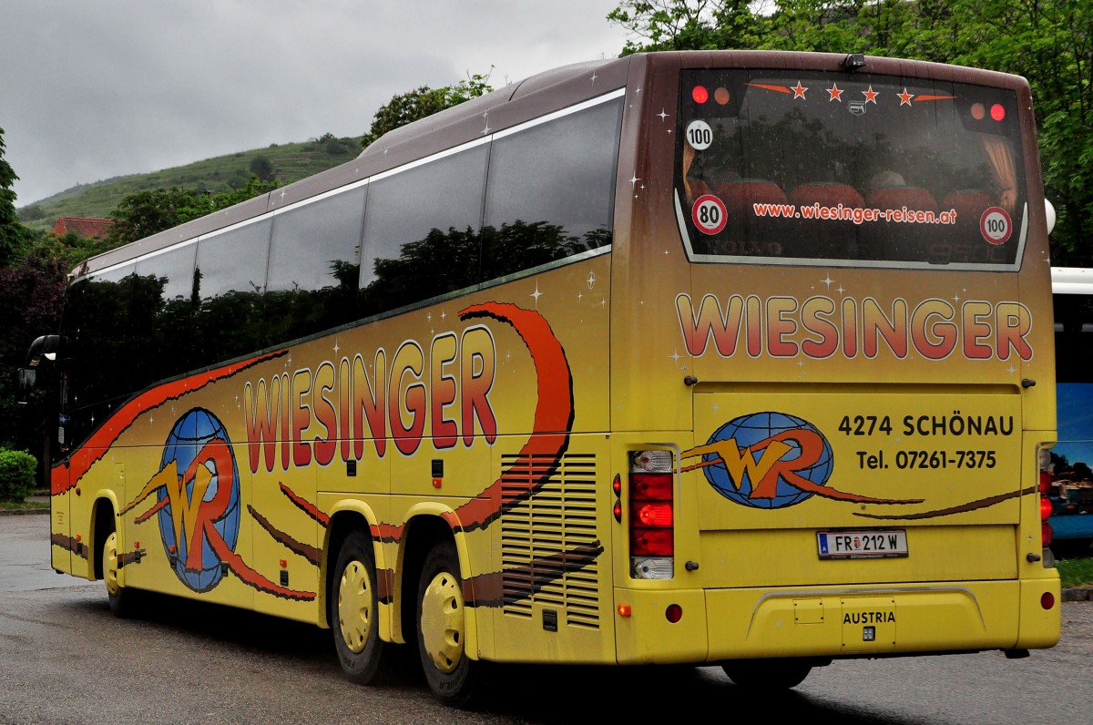 VOLVO 9900 von Wiesinger Reisen aus �sterreich am 20.5.2015 in Krems.