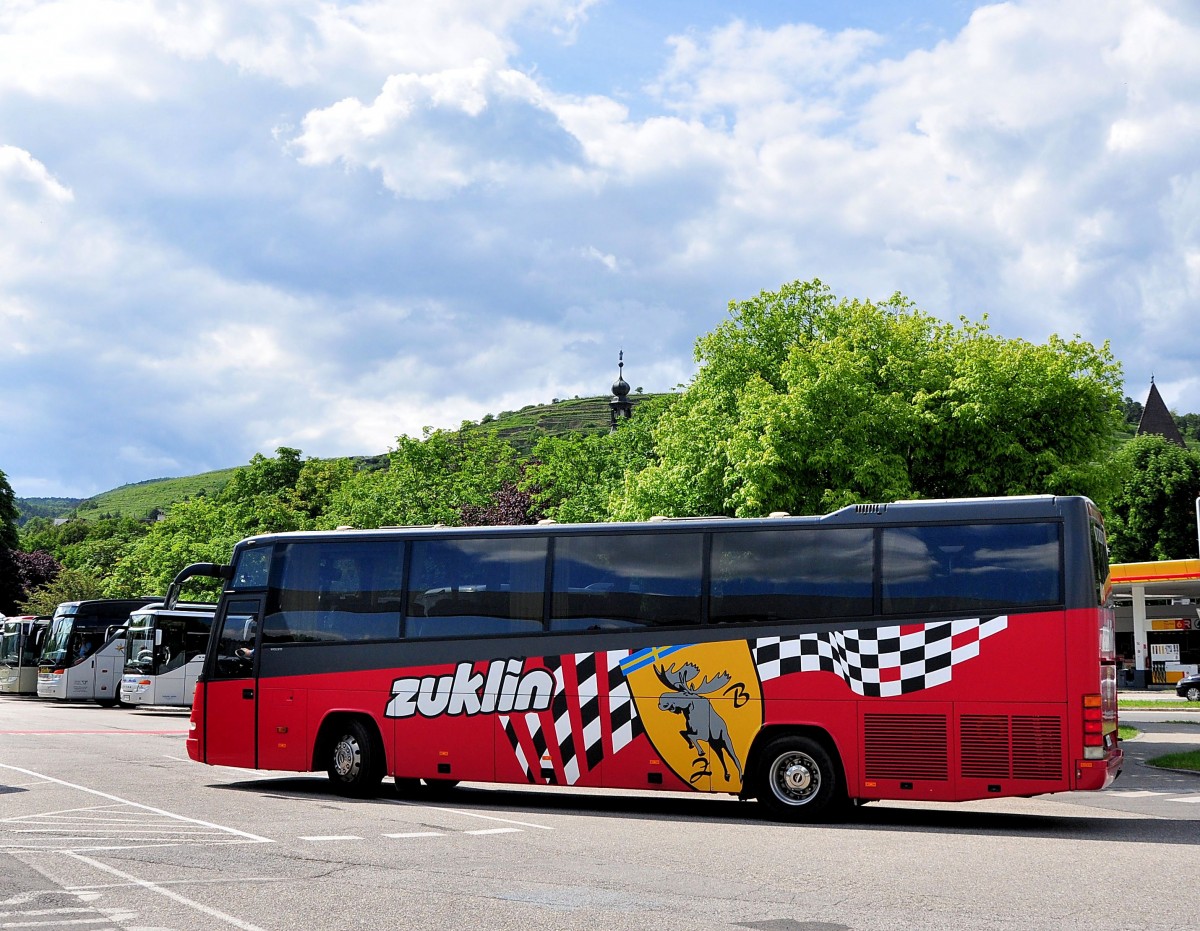 VOLVO 9900 von ZUKLIN Busreisen aus Nieder�sterreich am 22.5.2013 in Krems angekommen.