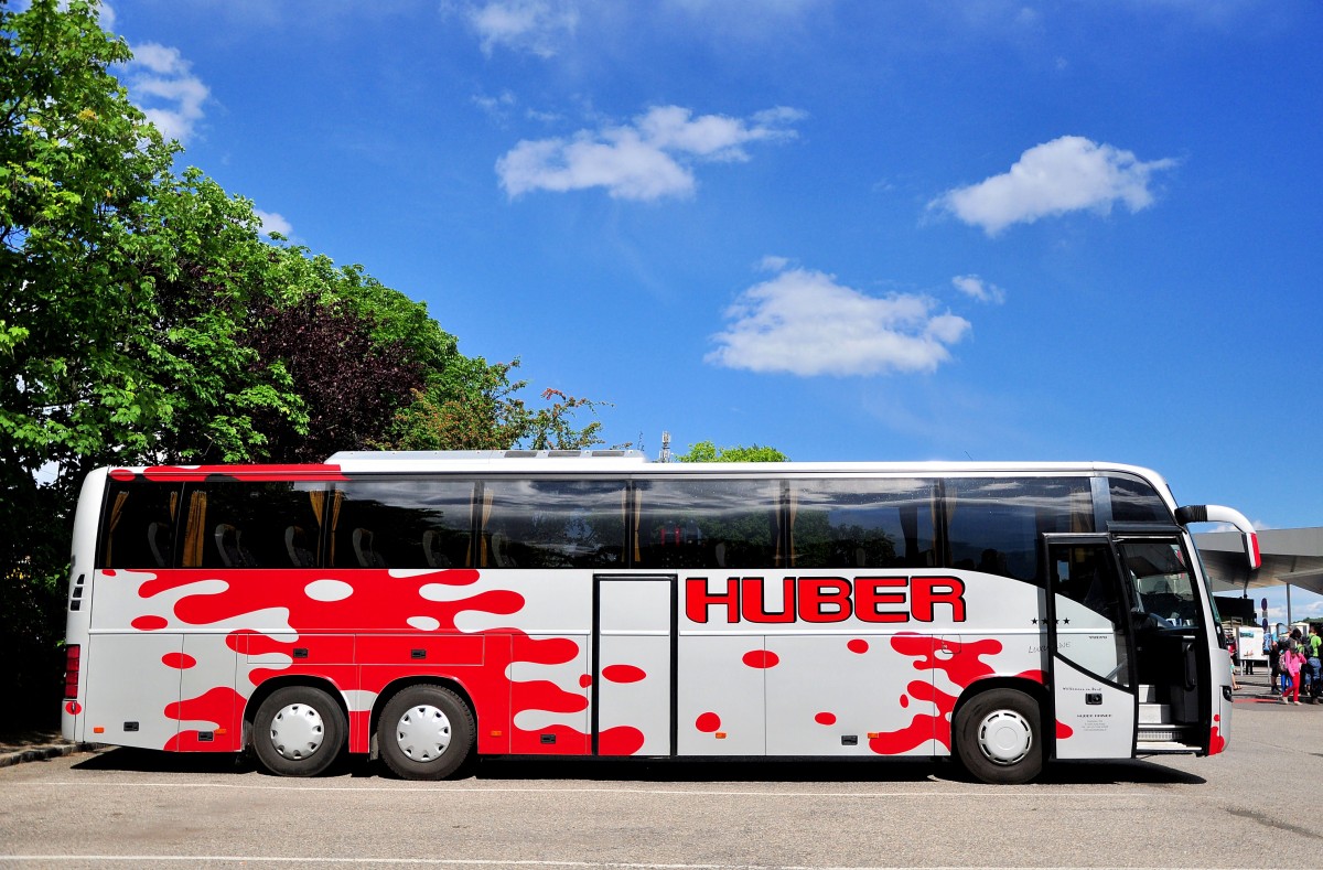 VOLVO Reisebus von Rainer HUBER aus Nieder�sterreich am 20.5.2013 in Krems an der Donau.