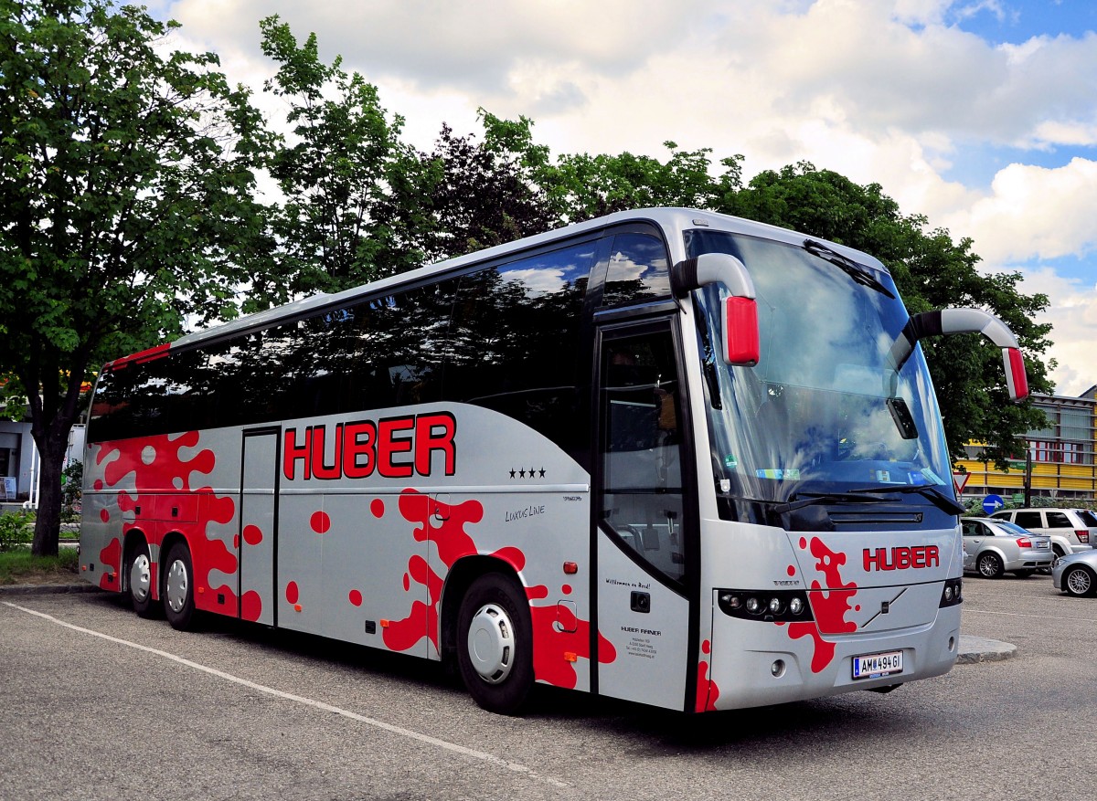 VOLVO Reisebus von Rainer HUBER aus Nieder�sterreich am 20.5.2013 in Krems an der Donau.