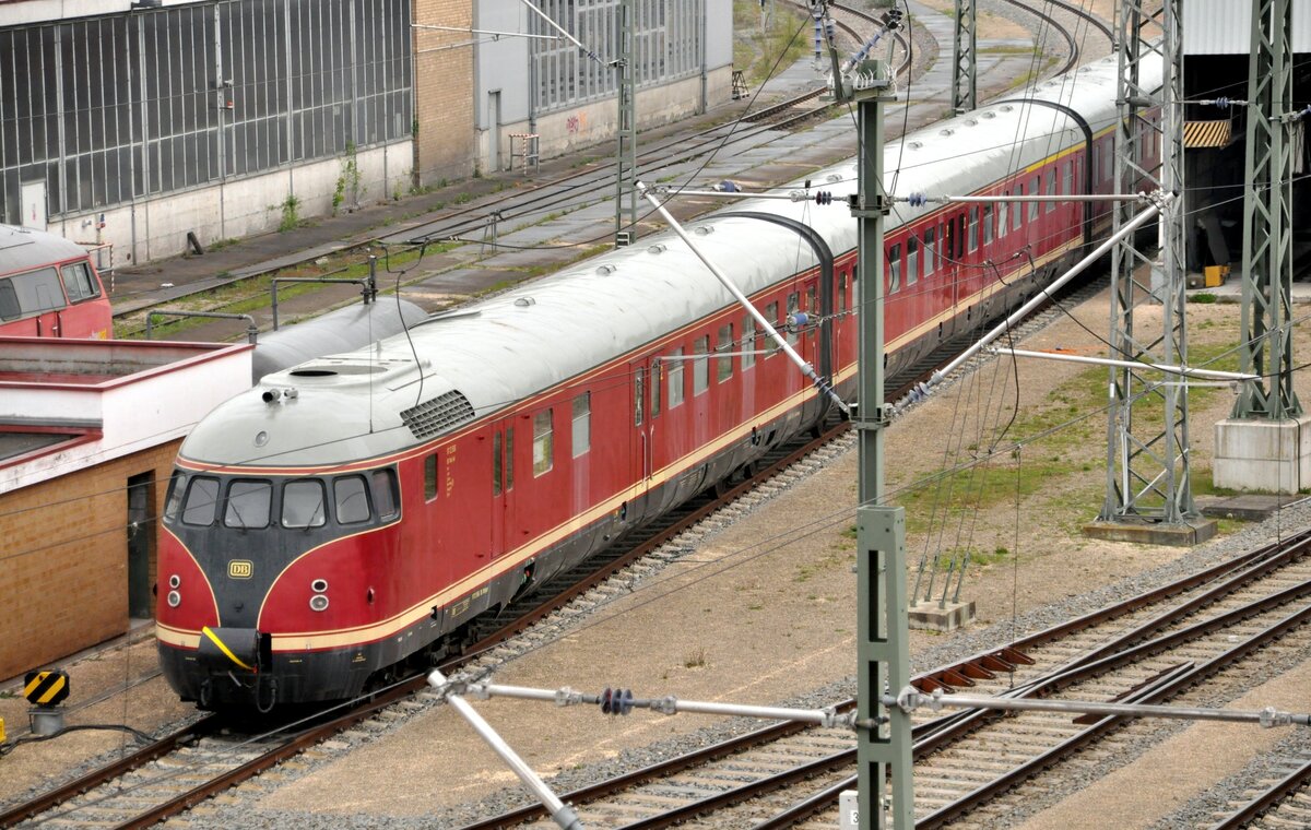 VT 12 506  Eierkopf  in Ulm am 30.04.2022. Dieser Triebwagen hatte 1954 die Fußball Weltmeister-Mannschaft gefahren.