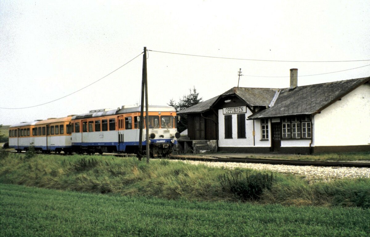 WEG T 30oder T 31 mit zwei H�ngern in Oppingen am 07.10.1984.