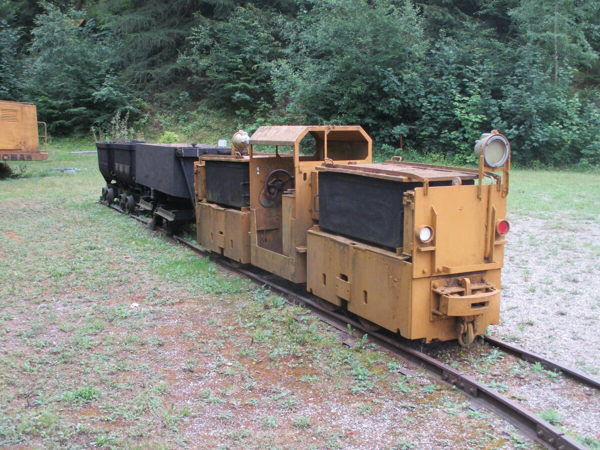 Wenn Betrieb ist fährt diese Grubenbahn in Trusetal in den Berg.Am 17.Juli 2025 hat die kleine Bahn schon Feierabend.