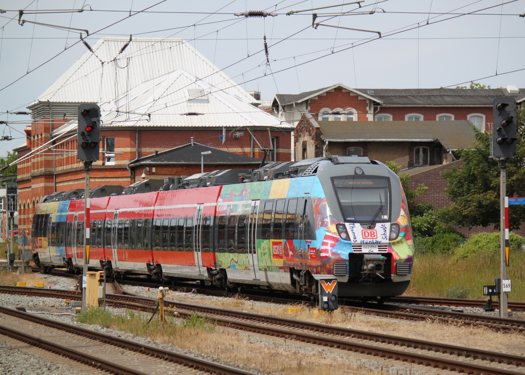 Werbe-Hamster als S3(Gstrow-Warnemnde)bei der Einfahrt im Rostocker Hbf.26.06.2015