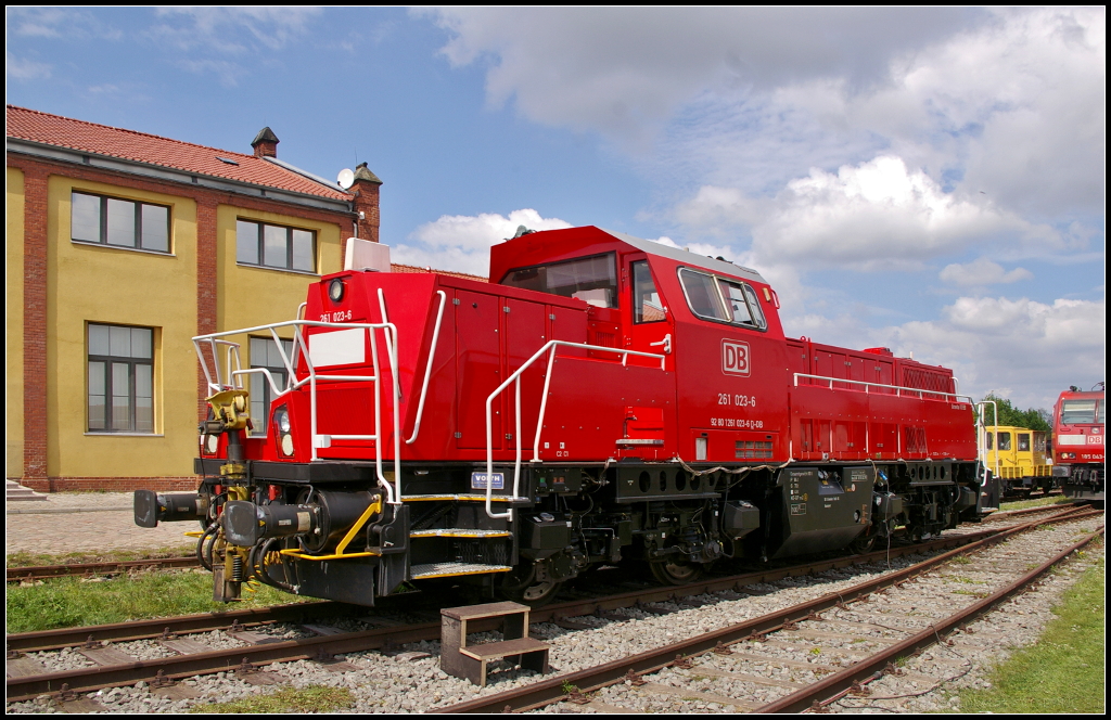 Zu Gast bei dem Familienfest am 07.05.2017 der Magdeburger Eisenbahnfreunde war auch 261 023 von DB Cargo Deutschland. Die Lok konnte auch besichtigt werden, was gerne genutzt wurde.