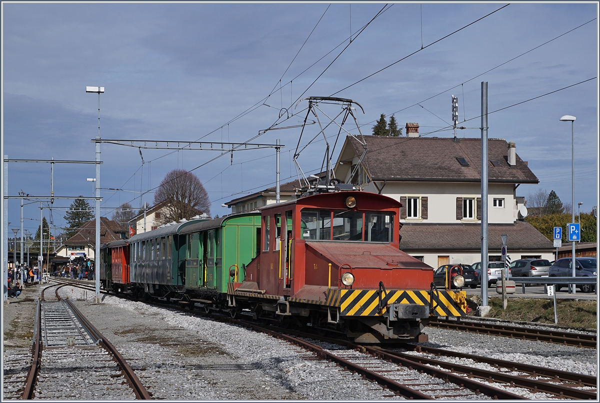 Zum Abschied des  alten  Bahnhofs von Chtel St-Denis verkehrte am letzten Tag vor der Umbaubedingten Schliessung der Strecke Chtel-St-Denis (alter Bahnhof) - Palzieux ein Dampfzug. Fr das Manver in Palzieux kam die GFM Te  4/4 14 angereist und besorge das manvrieren der Wagen. 

Palzieux, den 3. Mrz 2019