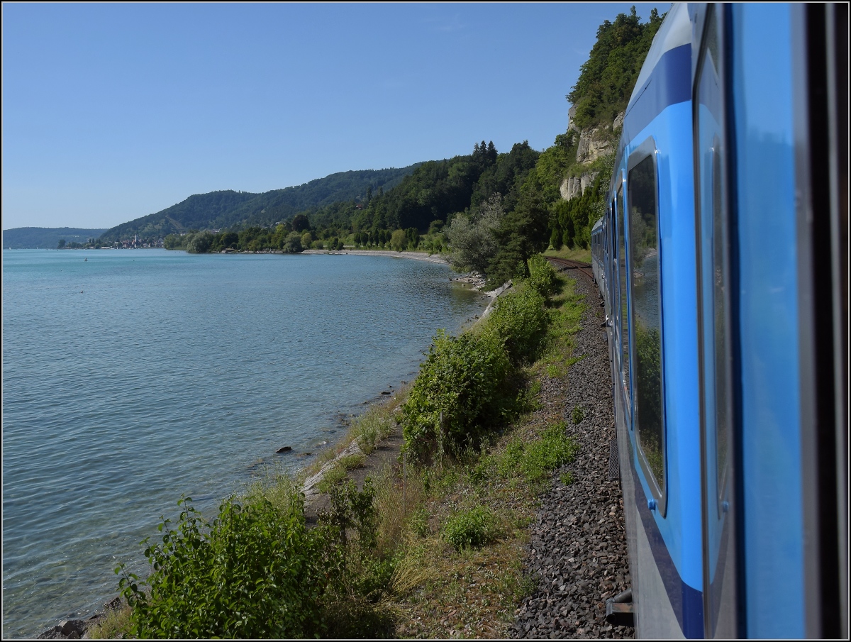 Zum Thema Nahverkehr vor 40 Jahren. Hier gibt es einen  Museumsverkehr  vom Feinsten diesen Sommer.

Mit 218 256 am Bodensee entlang. Überlingen, Juli 2022.