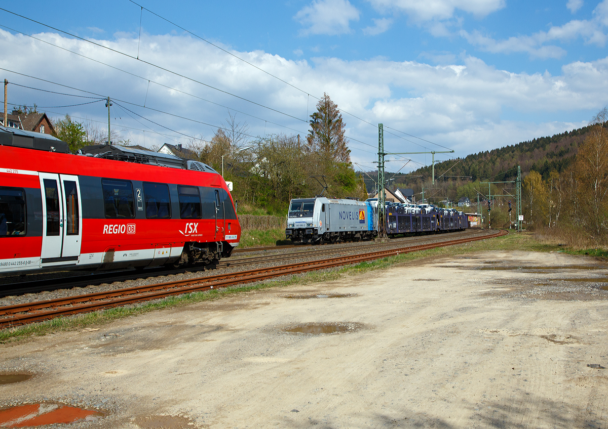 
Zurzeit habe ich wenig Fotoglück....
Eigentlich konnte am 07.04.2019 der RE 9 (zwei gekuppelte vierteilige Bombardier Talent 2) längst vom Bahnhof Brachbach weiter in Richtung Siegen Hbf gefahren sein. So wäre er hier schon weiter um die Kurve gewesen, als die Railpool 185 696-2  Marie-Chanthou  (91 80 6185 696-2 D-Rpool) mit einem Autotransportzug in Richtung Köln durchfuhr. 
So konnte ich noch dieses Bild machen, bevor mir der Hamster den Güterzug zufuhr, der auch noch der einzige am Sonntag war.
