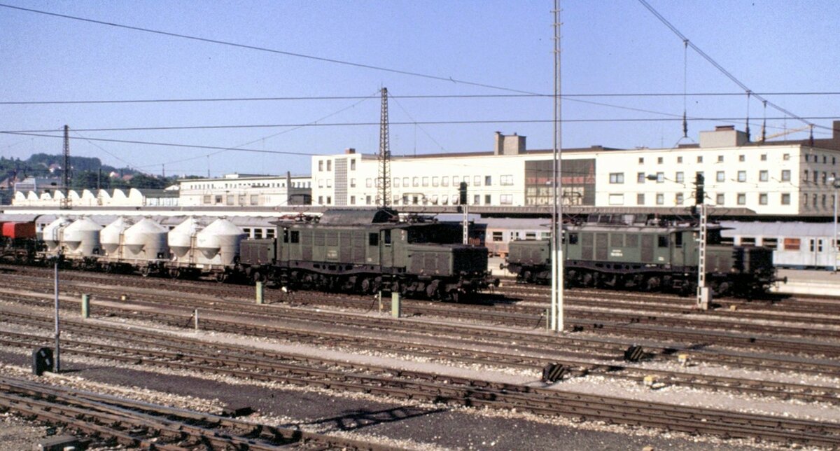 Zwei 194 er in Ulm am 09.07.1982.