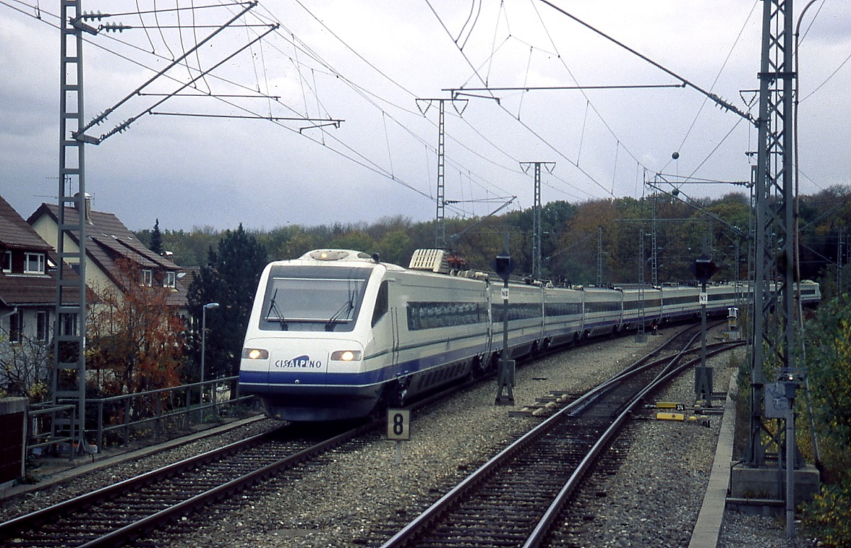 Zwischen 1999 und 2006 verkehrte der ETR 470 zwischen Mailand und Stuttgart �ber die G�ubahn. Hier durchf�hrt er um 2000 Stuttgart-Rohr und wird gleich den Endpunkt Stuttgart Hbf. erreichen.