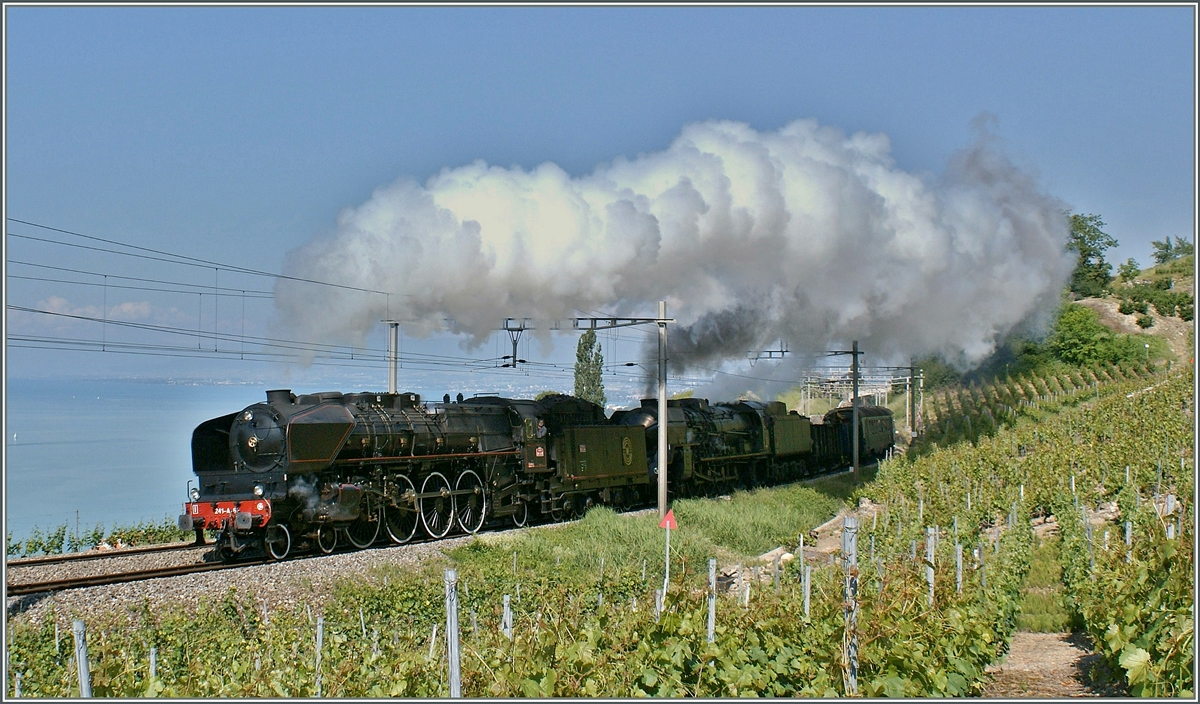 Zwischen Bossi�re und Grandvaux ziehen die SNCF 241-A-65 und eine weitere mit scheinbarer Leichtigkeit ihren Extrazug durchs Lavaux hinauf. 
31. Mai 2009