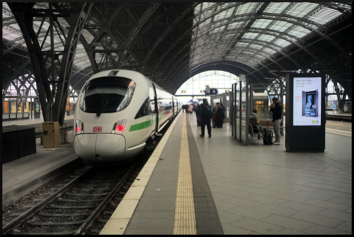 DB Fernverkehr 411 513 kam zum Kopfmachen in den Bahnhof gefahren und wartete bereits auf die restlichen Fahrgäste (Leipzig Hbf, 11.02.2024, 93 80 5411 513-5 D-DB)