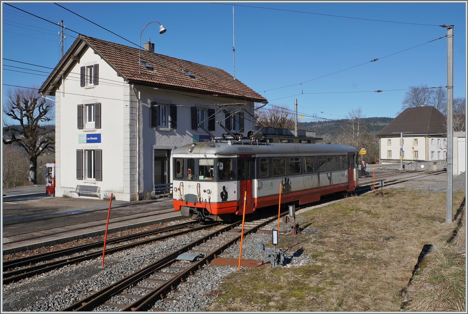 Der nun 74 jährige TRN (ex. cnm) BDe 4/4 n° 3 wartet in Les Brenets auf die Rückfahrt nach Le Locle.

3. Feb. 2024 