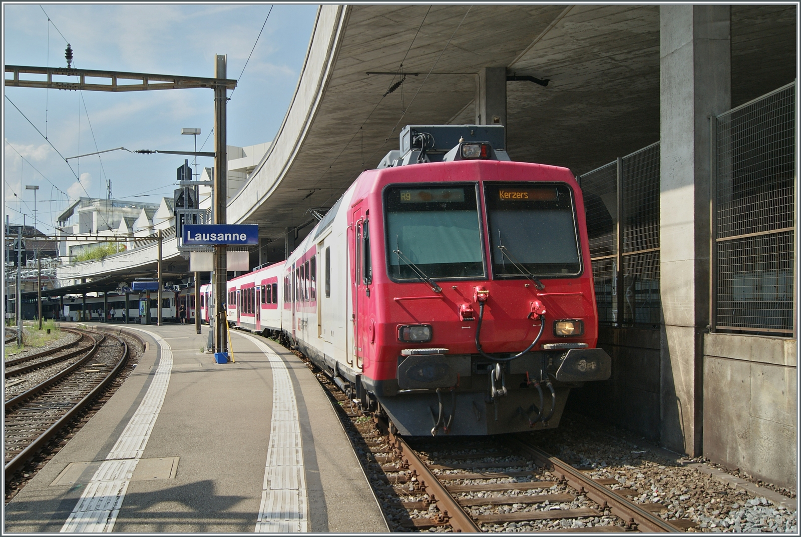 Erneut knapp an der Zeit, aber nun mit etwas mehr Platz und freundlicherem Wetter, konnte ich den SBB (ex TRAVYS) RBDe 560 385 (RBDe 560 DO 94 85 7 560 385-7 CH-SBB) in Lausanne fotografieren. 

30. Juli 2024