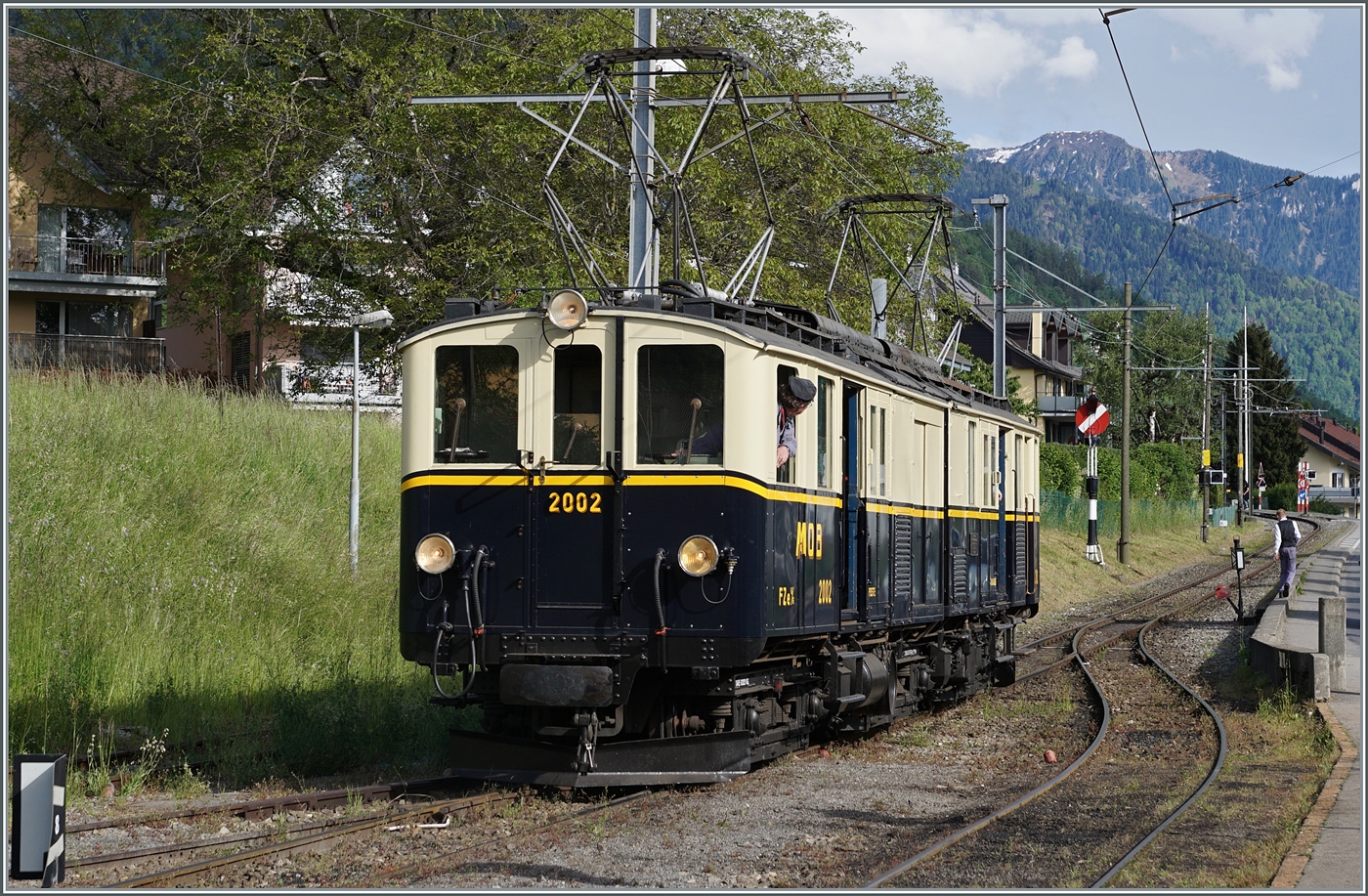 Festival Suisse de la vapeur 2024 / Schweizer Dampffestival 2024 der Blonay-Chamby Bahn -  Der vor einigen Jahren hervorragend aufgearbeitet MOB FZe 6/6 2002 der Blonay-Chamby Bahn rangiert in Blonay, um einen der letzten Züge des Tages nach Chaulin zu bringen. 

19. Mai 2024