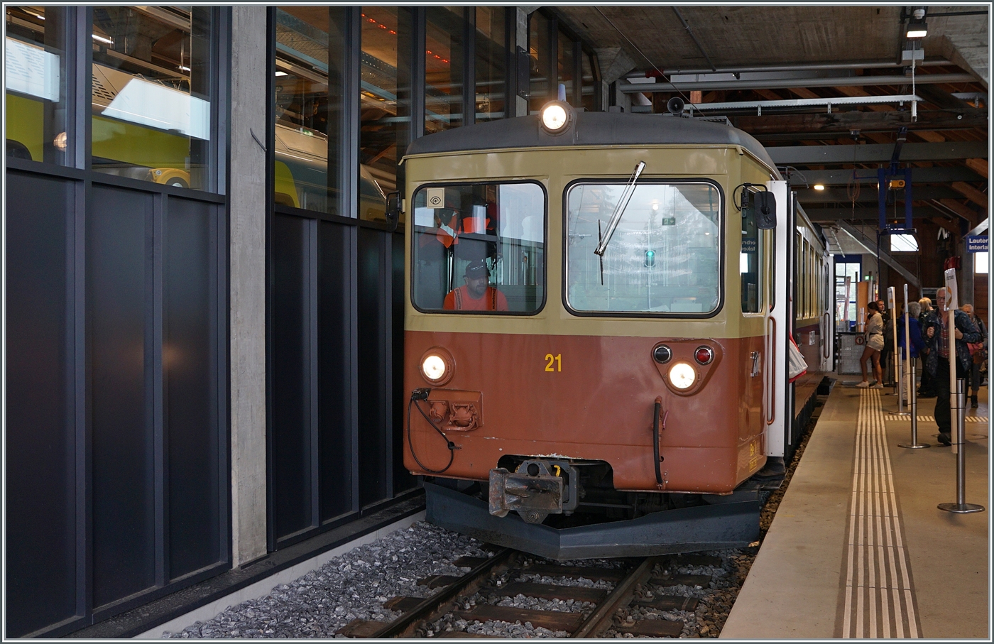 In der Gr�tschalp wartet der BLM Be 4/4 21 auf die Abfahrt nach M�rren. 

23. Juli 2024
