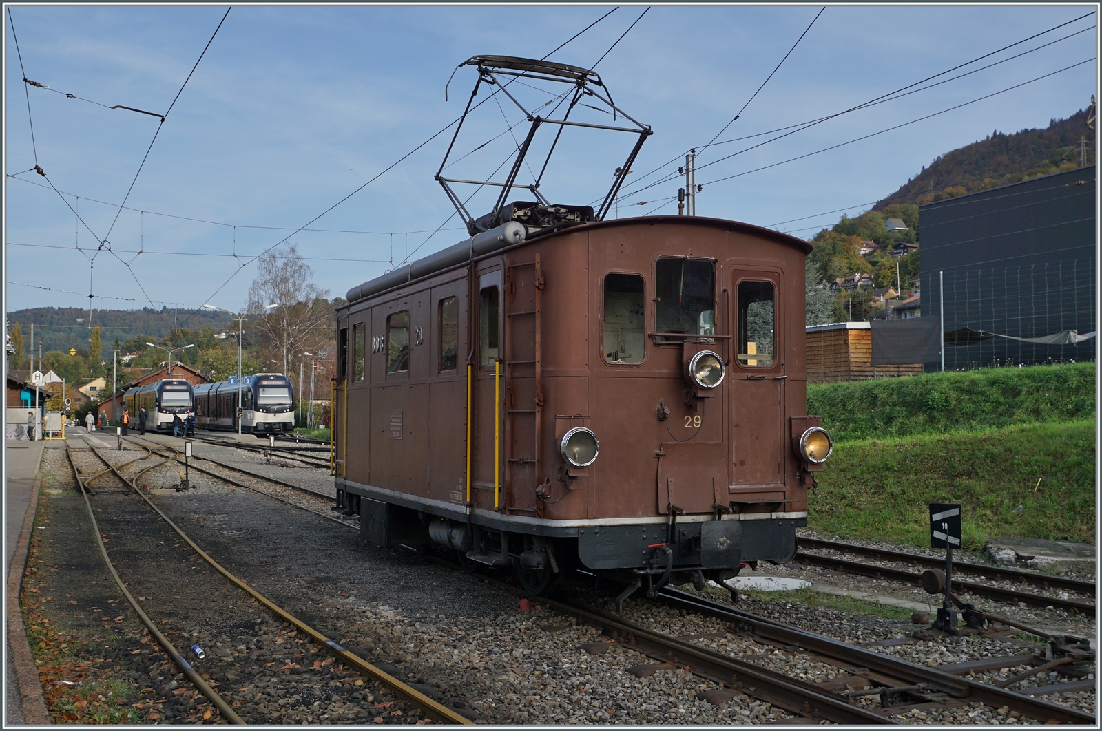  La DER de la Saison! (Saisonabschlussfeier der Blonay-Chamby Bahn 2022) Die BOB HGe 3/3 29 der Blonay-Chamby Bahn wartet in Blonay auf die Zustimmung zur Fortsetzung ihrer Rangierfahrt. 

29. Okt. 2022