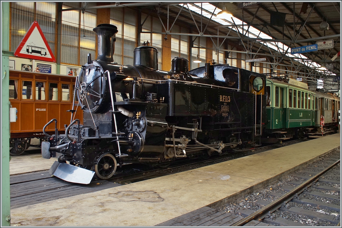 La DER de la Saison / Das Saison Ende der Blonay Chamby Bahn 2025 - Für die HG 3/4 N° 3 ist die Saison 2025 schon zu Ende. Nicht zu sehen, da auf der anderen Seite der Lok, ist ein Schlauch angeschlossen um die Lok zu  entwässeren . 

25. Oktober 2025