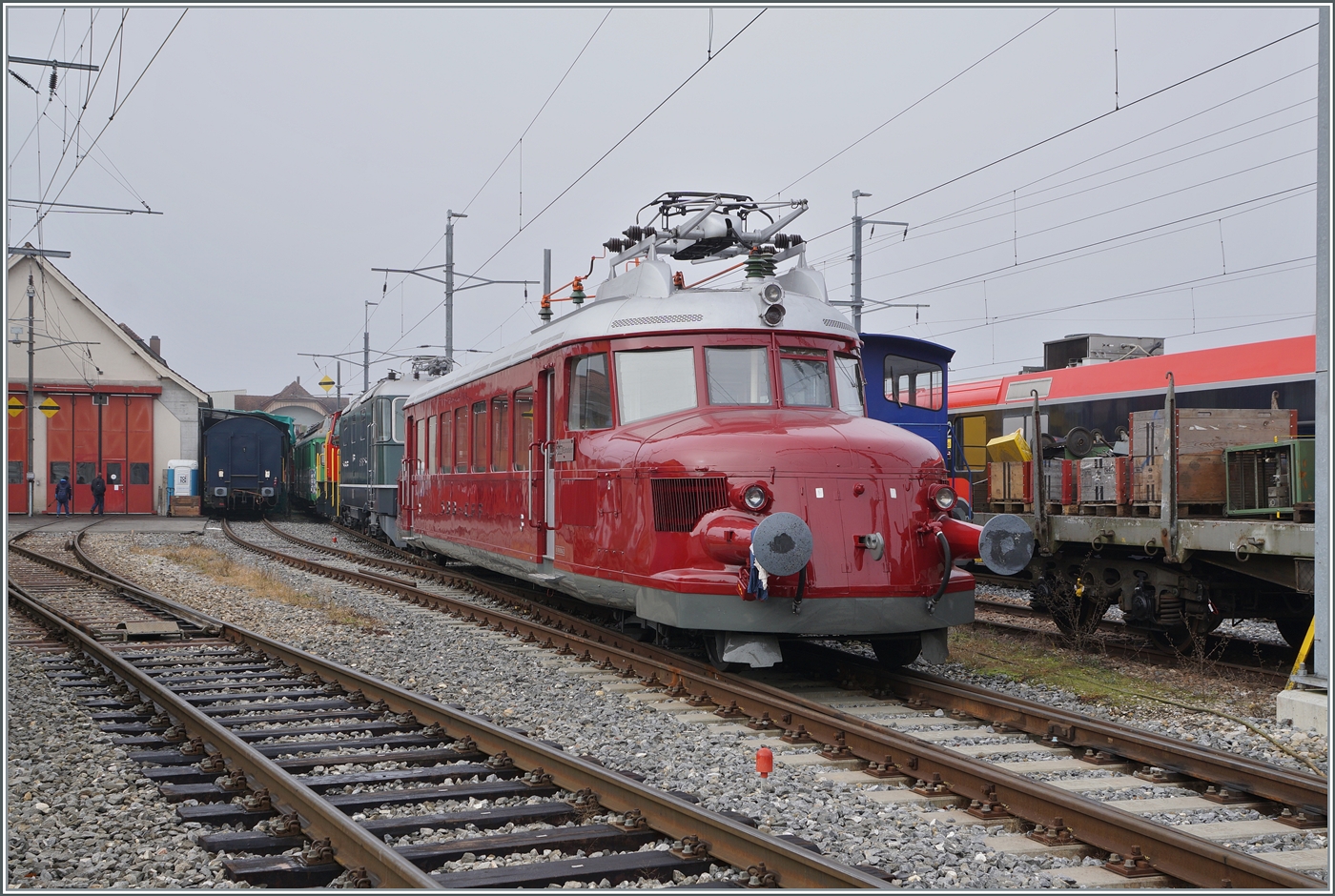 Noch einmal der Rote Pfeil RCe 2/4 607, welcher von der OeBB hervorragend hergerichtet wurde.  
Balsthal, den 8. Nov. 2025