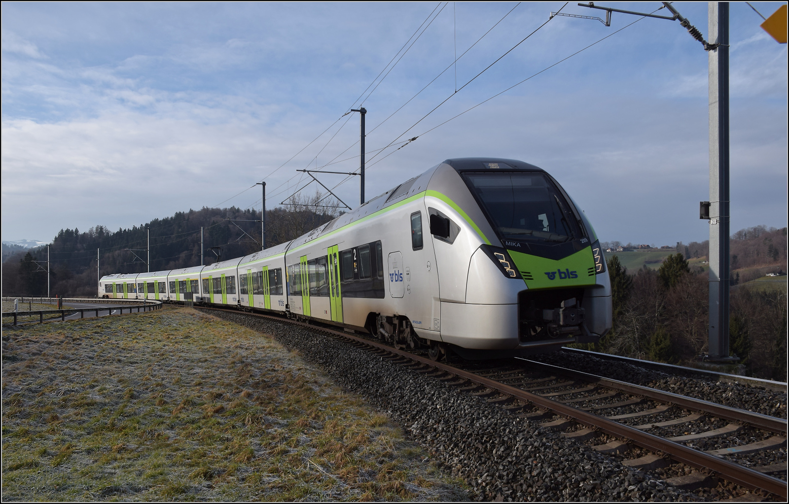 RABe 528 209 auf dem Weg nach Bern. Riedburg, Januar 2026.
