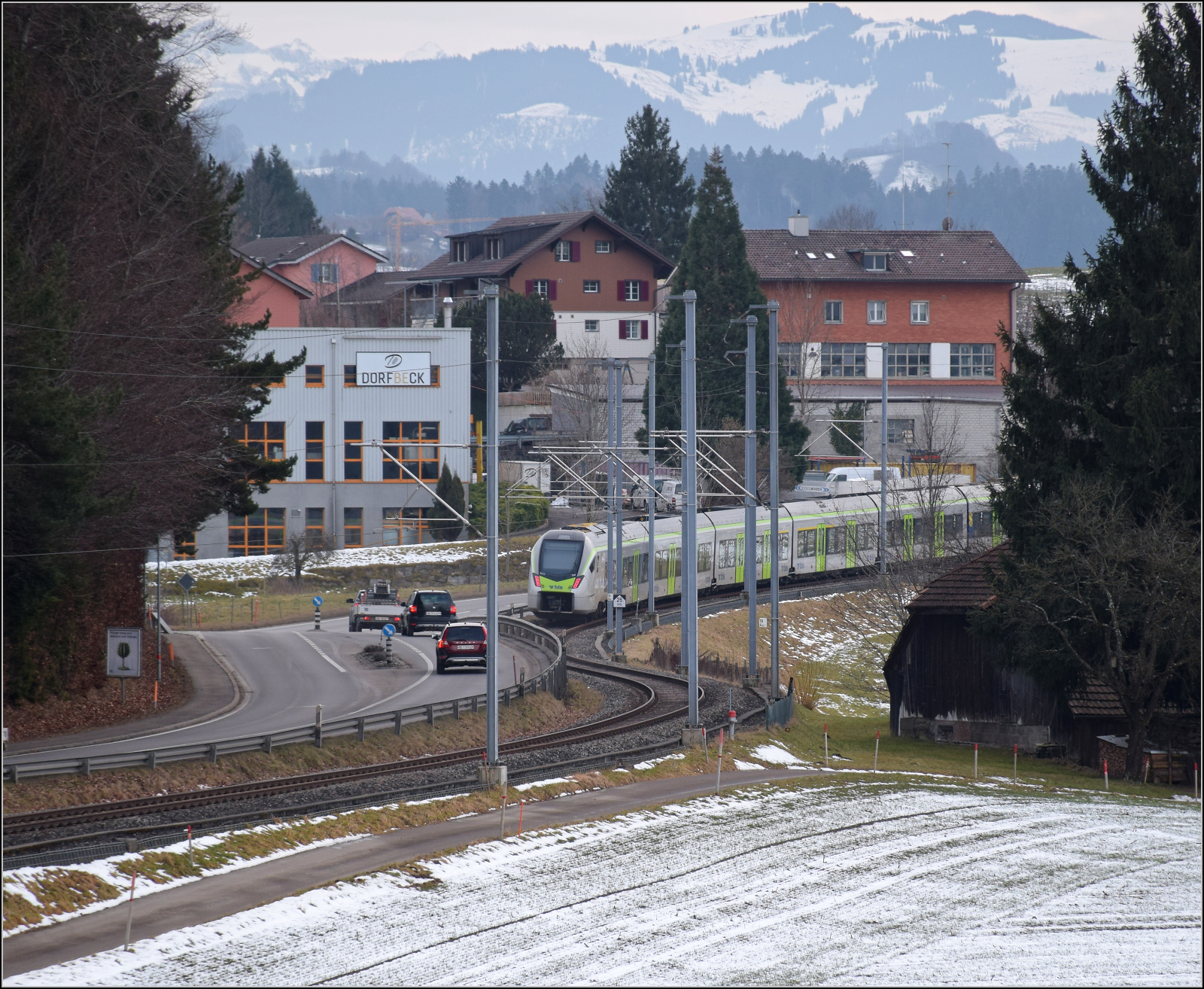 RABe 528 209 bei Steinhaus. Januar 2026.
