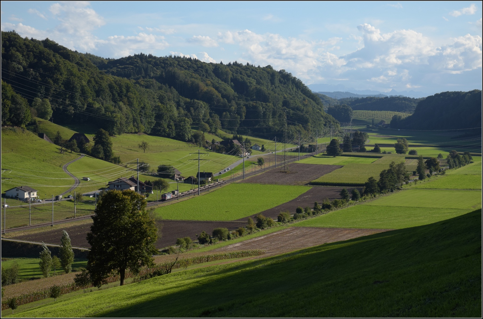 Re 620 086 'Hochdorf' bei Riedtwil. September 2022.