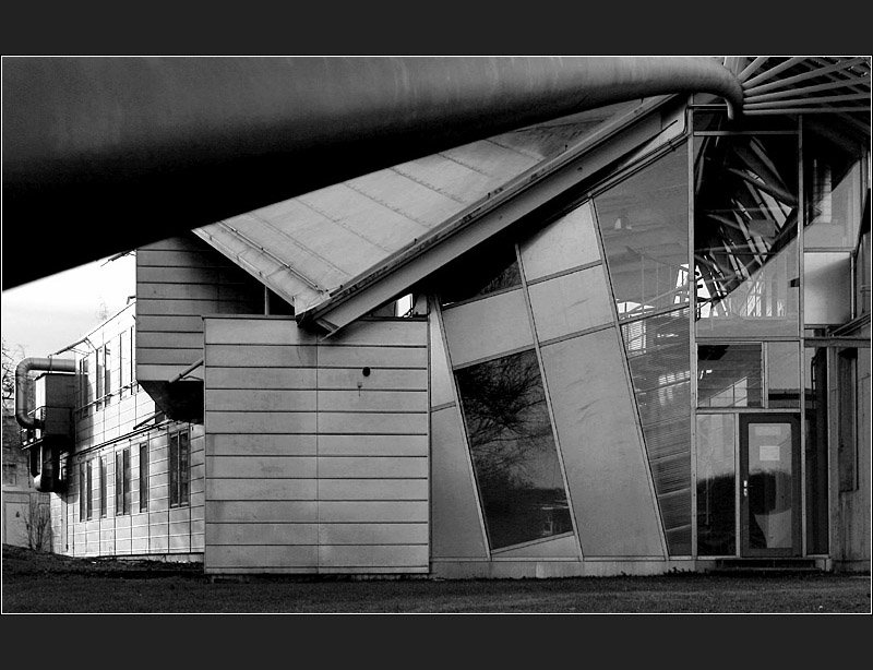 . Anders gebaut - das eigenwillige Institutsgebude  Hysolar  in Stuttgart-Vaihingen, Architekten: Behnisch und Partner (Matthias)