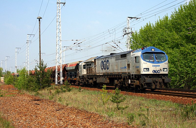 Am Signal steht LTH 330091 mit Tds-Wagen. Ein Gruß an den Tf! (NVR-Nummer: 92 80 1250 009-8 D OHE, ex Bombardier 250 009, Bauart DE-AC33C, genannt  Blue Tiger , gesichtet Berlin Wuhlheide 23.04.2009).