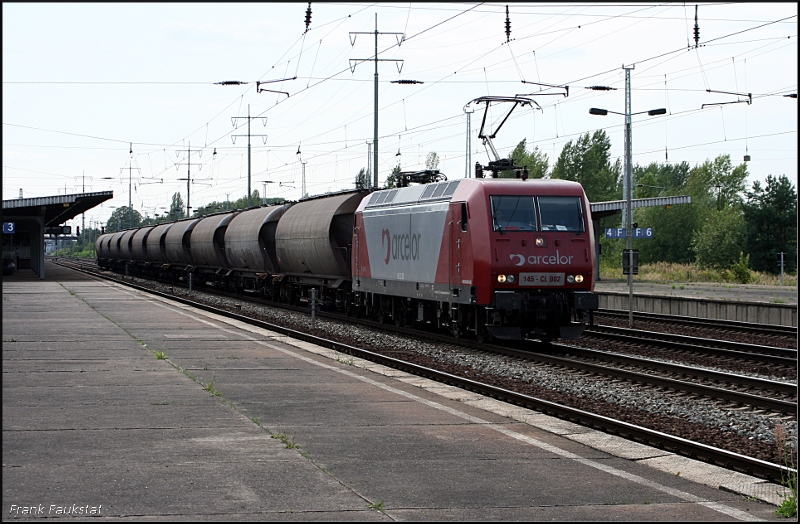 arcelor 145-CL 002 / 145 082-4 mit Druck-Kesselwagen Richtung Gr�nauer Kreuz (Berlin Sch�nefeld, 08.08.2009)