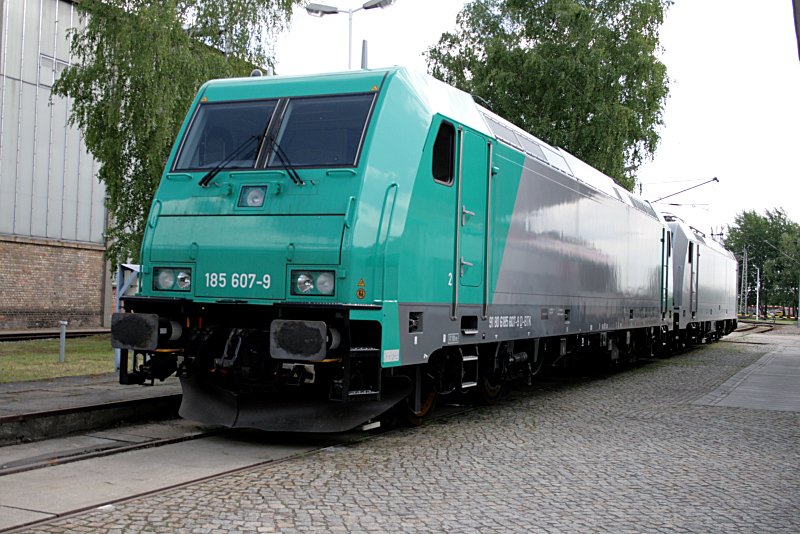 ATC 185 607-9 als Austellungslok. Sie erhält die ungarische Zugsicherung (NVR-Nummer: 91 80 6185 607-9 D-BTK, Tag der offenen Tür Bombardier, Hennigsdorf 16.05.2009).