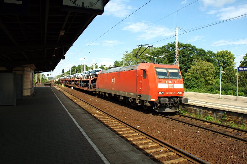 DB 185 063-5 mit einem gemischtem Gterzug nach Seddin (NVR-Nummer: 91 80 6185 063-5 D-DB, DB Schenker Rail Deutschland AG, gesichet Michendorf 01.06.2009).