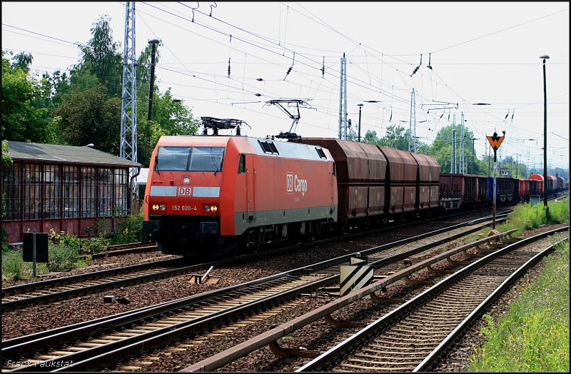 DB Cargo 152 020-4 mit einem gemischtem G�terzug (DB Schenker Rail Deutschland AG, gesichtet Berlin Hirschgarten 01.07.2009)