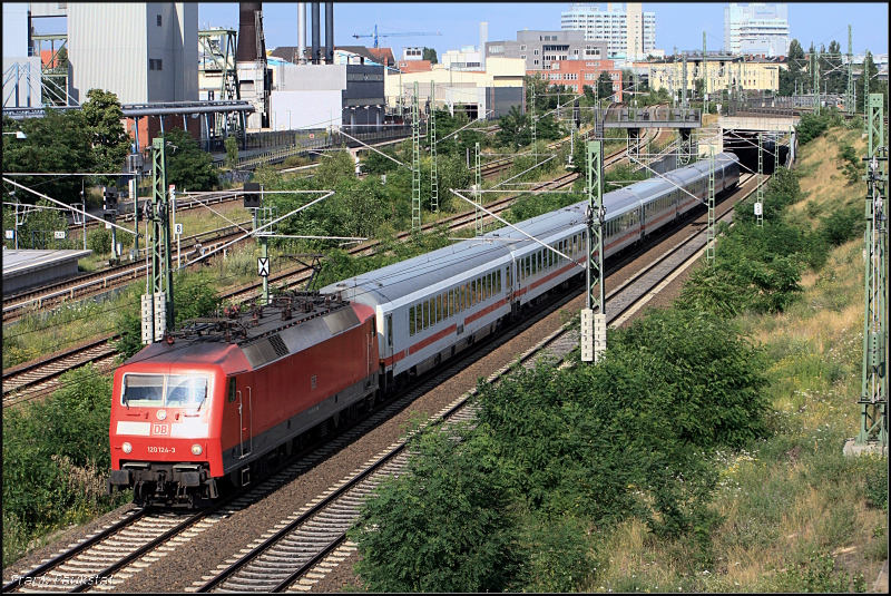 DB Fernverkehr 120 124-3 mit einem IC (Berlin Westhafen, 05.07.2009)
<br><br>
Update: ++ 04/2018 bei Bender, Opladen