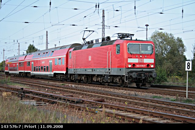 DB Regio 143 576-7 mit dem Regiopendel (gesichtet Priort, 11.09.2008)
<br><br>
- Update: ++ 11.2018 bei Fa. Bender, Opladen