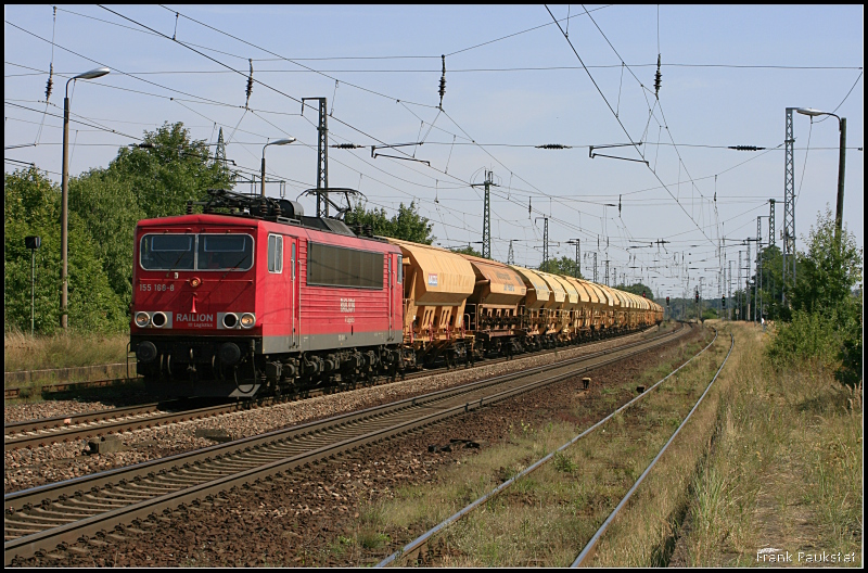 DB Schenker 155 168-8 mit Schttgut (Nuthetal-Saarmund, 19.08.2009)