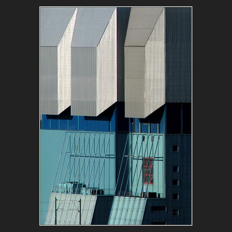 Detailansicht des Kraftwerkes in Stuttgart-Mnster: auch so eine Anlage kann architektonische Qualitten aufweisen. (Jonas)