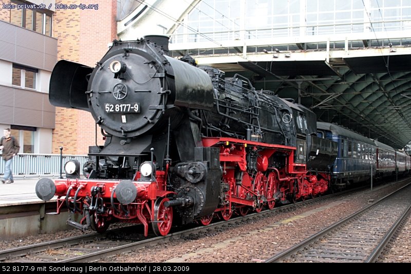 DR 52 8177-9 am Ostbahnhof. Von dieser Baureihe wurden über 1000 Stück gebaut, Berlin Ostbahnhof am 28.03.2009