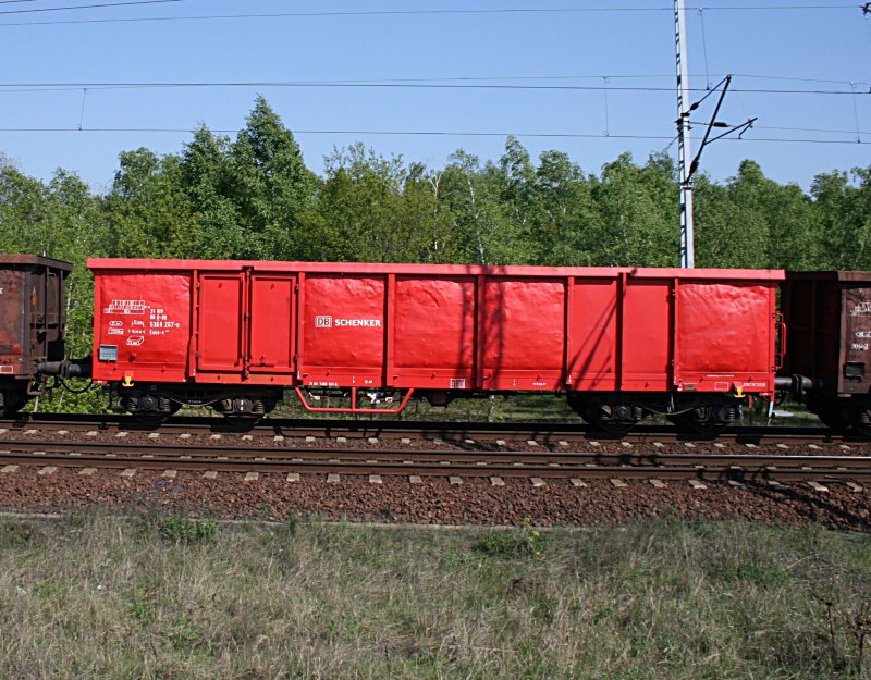 Ein Eaos-x-Wagen mit neuer Lackierung und neuer Beschriftung (Berlin Wuhlheide, 25.04.2009).