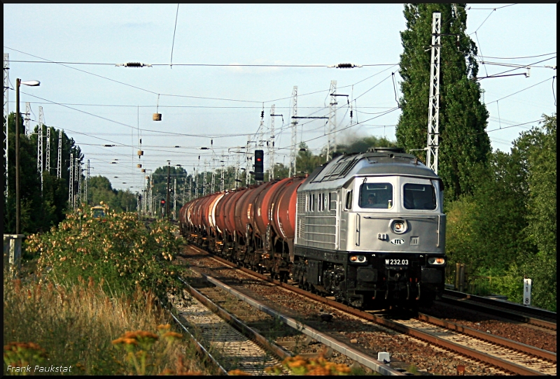 ITL W 232.03 mit einem Kesselzug (ex Adam 14, Lokpool, EBG, DR 242 005, gesichtet Berlin Karow, 29.07.2009)