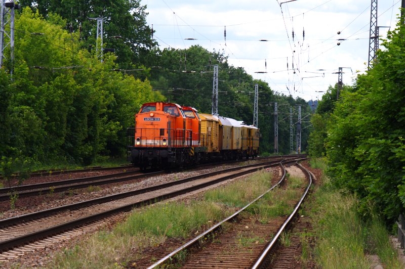 LOCON 215 / 214 005-1 und LOCON 211 mit Bauzug (Saarmund, 01.06.2009).