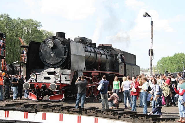 Pt47 112 wartet an der Drehscheibe und wird nat�rlich sofort umlagert (Wolsztyn, 03.05.2008).