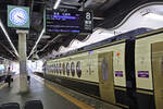 Der Nankai-Privatkonzern, die japanische Partnerbahn der MOB - Der Goldenpass Express, Zug 50504: Wagen 1 des abfahrbereiten Zuges vom Hauptbahnhof Namba des Nankai-Konzerns in Osaka, mit Ziel Internationaler Flughafen Kansai. 7.Mai 2025 