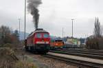 DB/Furth im Wald: Hier handelt es sich nicht etwa um eine Dampflok, sondern um die DB 232 534-8  LUDMILLA  bei der Inbetriebnahme. Rechts im Bilde ersichtlich ist die tschechische 753 713-7  TAUCHERBRILLE , die wegen G�terzugs-Umleitungen die G�terwagen von der Tschechei nach dem Grenzbahnhof Furth im Wald brachte, wo sie von der deutschen Diesellok �bernommen wurden. Am 20. November 2014 handelte es sich um einen Kohlen-Zug f�r das Kohlekraftwerk M�nchen sowie einen der letzten Umleitungsz�ge.
Foto: Walter Ruetsch